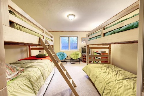 Three-Bedroom Pitkin Townhome - image 8