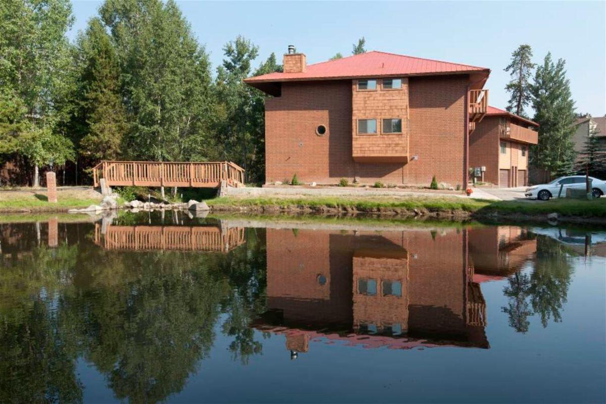 Lagoon 762B Townhouse - main image