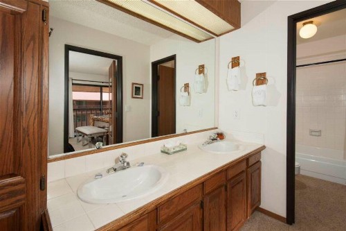 Lagoon 762B Townhouse - image 20