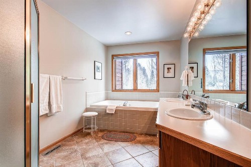 Village Townhomes - image 19