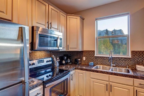 Crossroads Townhome 681B - image 2