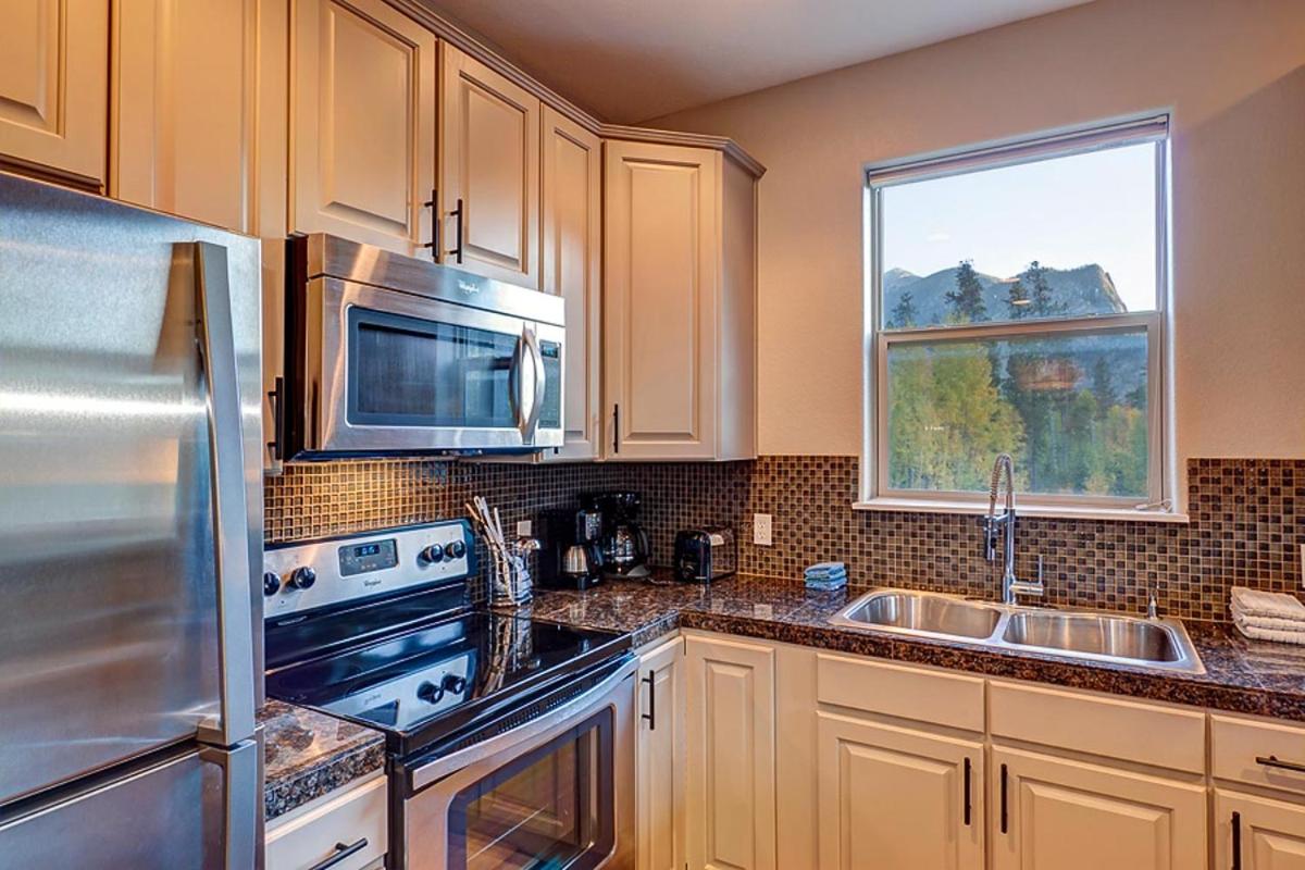 Crossroads Townhome 681B - image 2