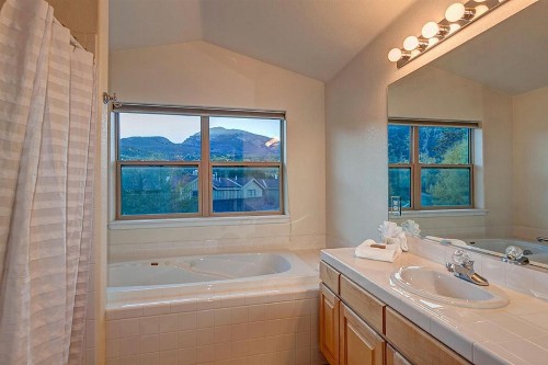 Crossroads Townhome 681B - image 4
