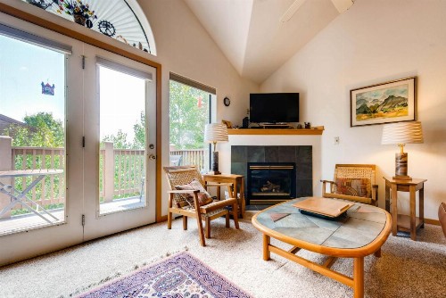 Three-Bedroom Townhome 807B at Lake Point Court - image 6