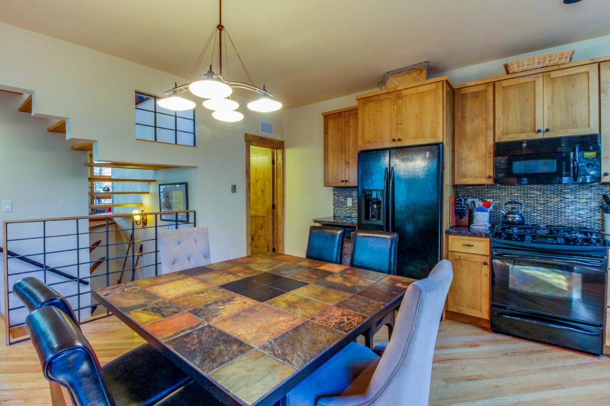 Cabin Creek Townhome - image 7