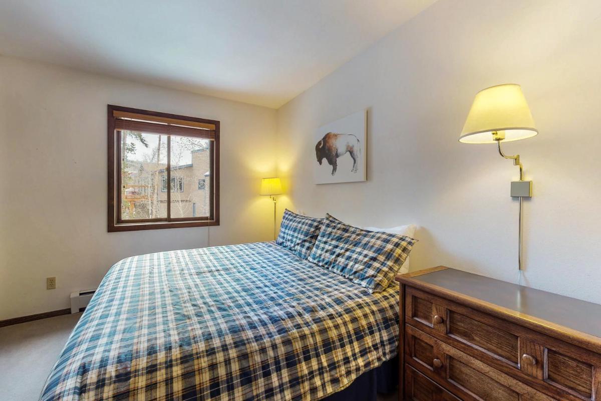 4 Bed 3 Bath Vacation home in Frisco - image 7