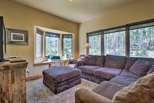 The Bells Luxe Lodge with Game Room Deck Fireplace - image 10