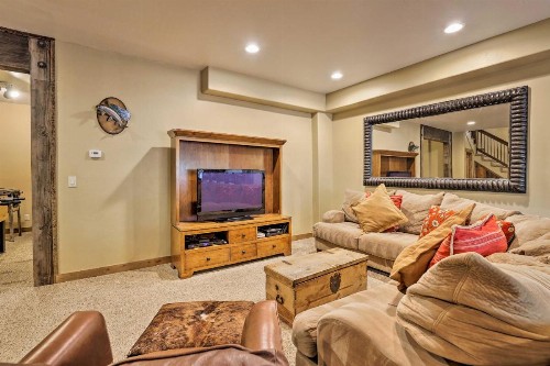 The Bells Luxe Lodge with Game Room Deck Fireplace - image 11