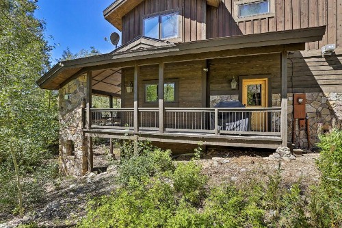 The Bells Luxe Lodge with Game Room Deck Fireplace - image 12