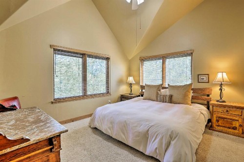 The Bells Luxe Lodge with Game Room Deck Fireplace - image 6