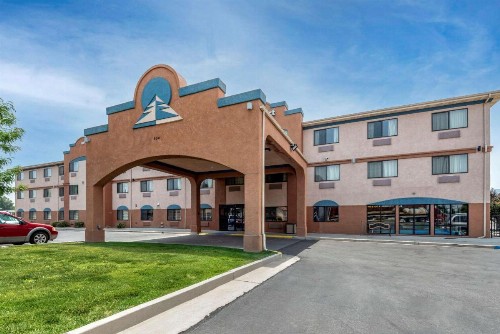 Comfort Inn & Suites - image 8