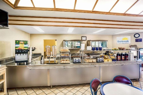 Days Inn & Suites by Wyndham Fullerton - image 22