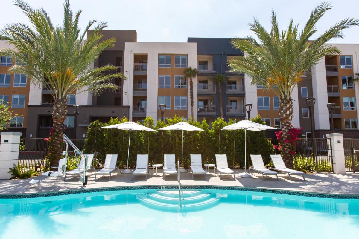 South Harbor Executive Suite Apartments - main image
