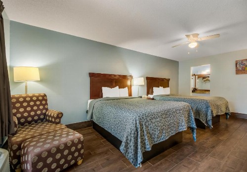 Econo Lodge Inn & Suites Fulton Rockport - image 11