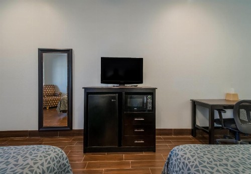 Econo Lodge Inn & Suites Fulton Rockport - image 14