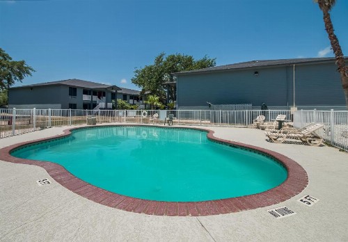 Econo Lodge Inn & Suites Fulton Rockport - image 18