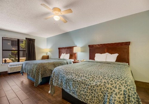 Econo Lodge Inn & Suites Fulton Rockport - image 19