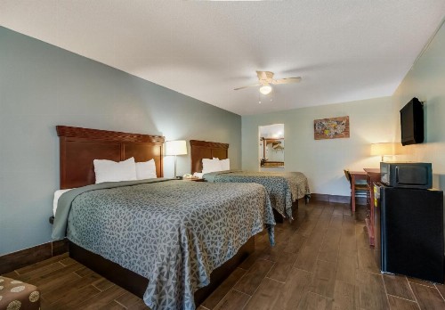 Econo Lodge Inn & Suites Fulton Rockport - image 21