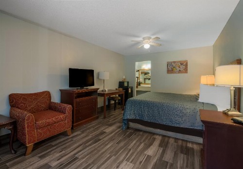 Econo Lodge Inn & Suites Fulton Rockport - image 28