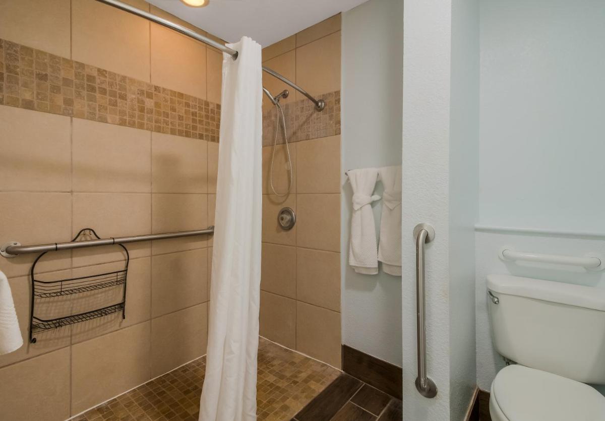 Econo Lodge Inn & Suites Fulton Rockport - image 3
