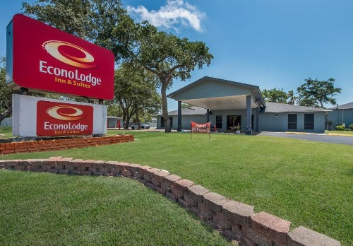 Econo Lodge Inn & Suites Fulton Rockport - image 36