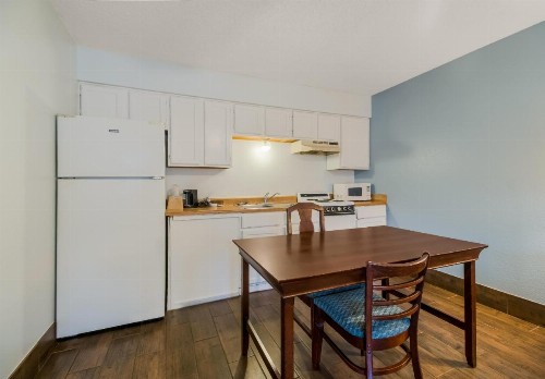 Econo Lodge Inn & Suites Fulton Rockport - image 38