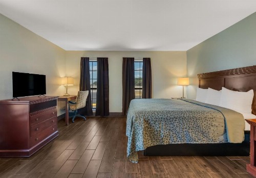 Econo Lodge Inn & Suites Fulton Rockport - image 41