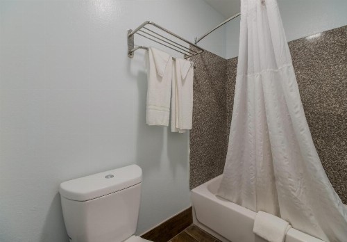 Econo Lodge Inn & Suites Fulton Rockport - image 45