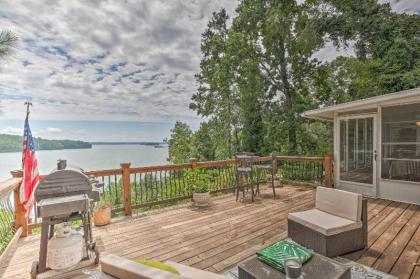 Gainesville Home on Lake Lanier with Shared Dock!