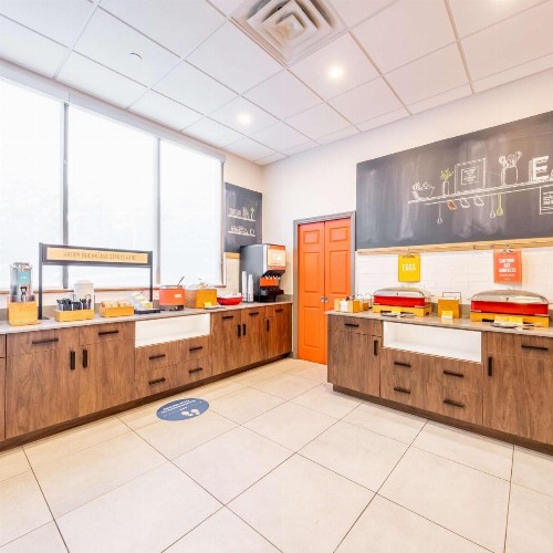 Hampton Inn Gainesville - image 18