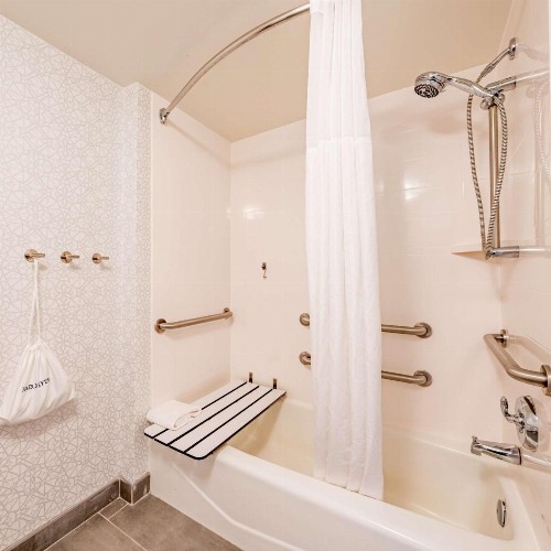 Hampton Inn Gainesville - image 25