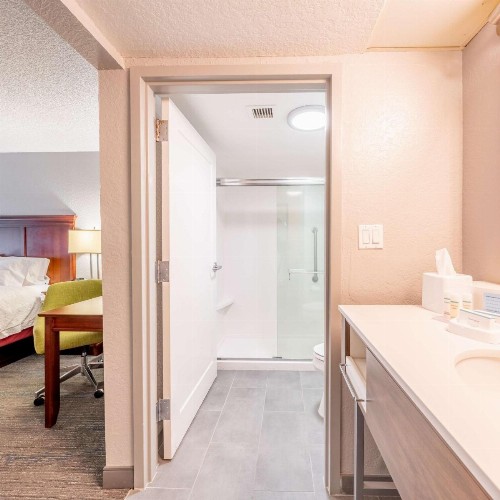 Hampton Inn Gainesville - image 33