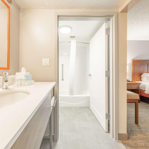 Hampton Inn Gainesville - image 42