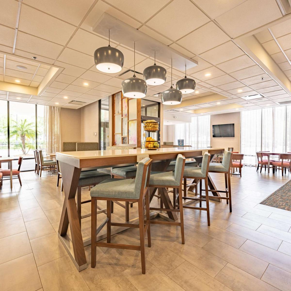 Hampton Inn Gainesville - image 5