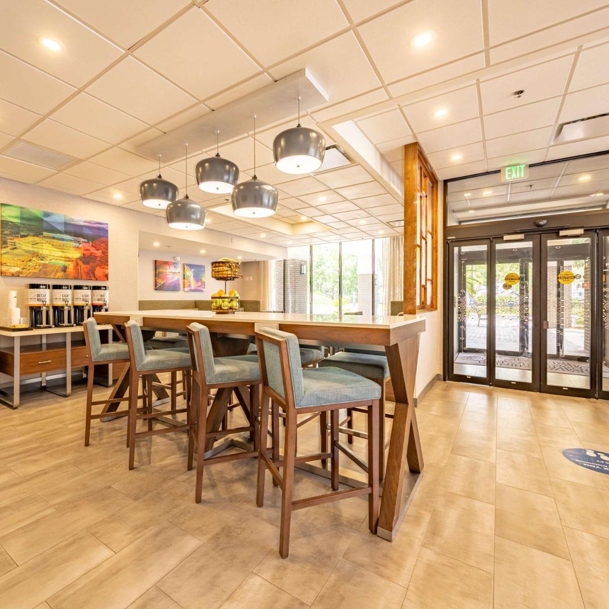 Hampton Inn Gainesville - image 7