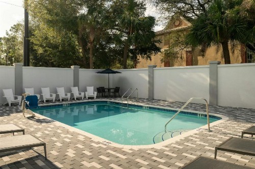 Courtyard Gainesville - image 7