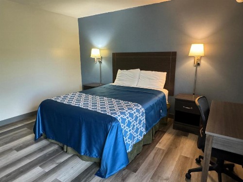 Econo Lodge University - image 12