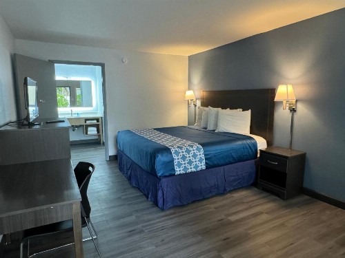 Econo Lodge University - image 15