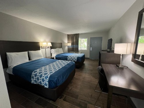 Econo Lodge University - image 2