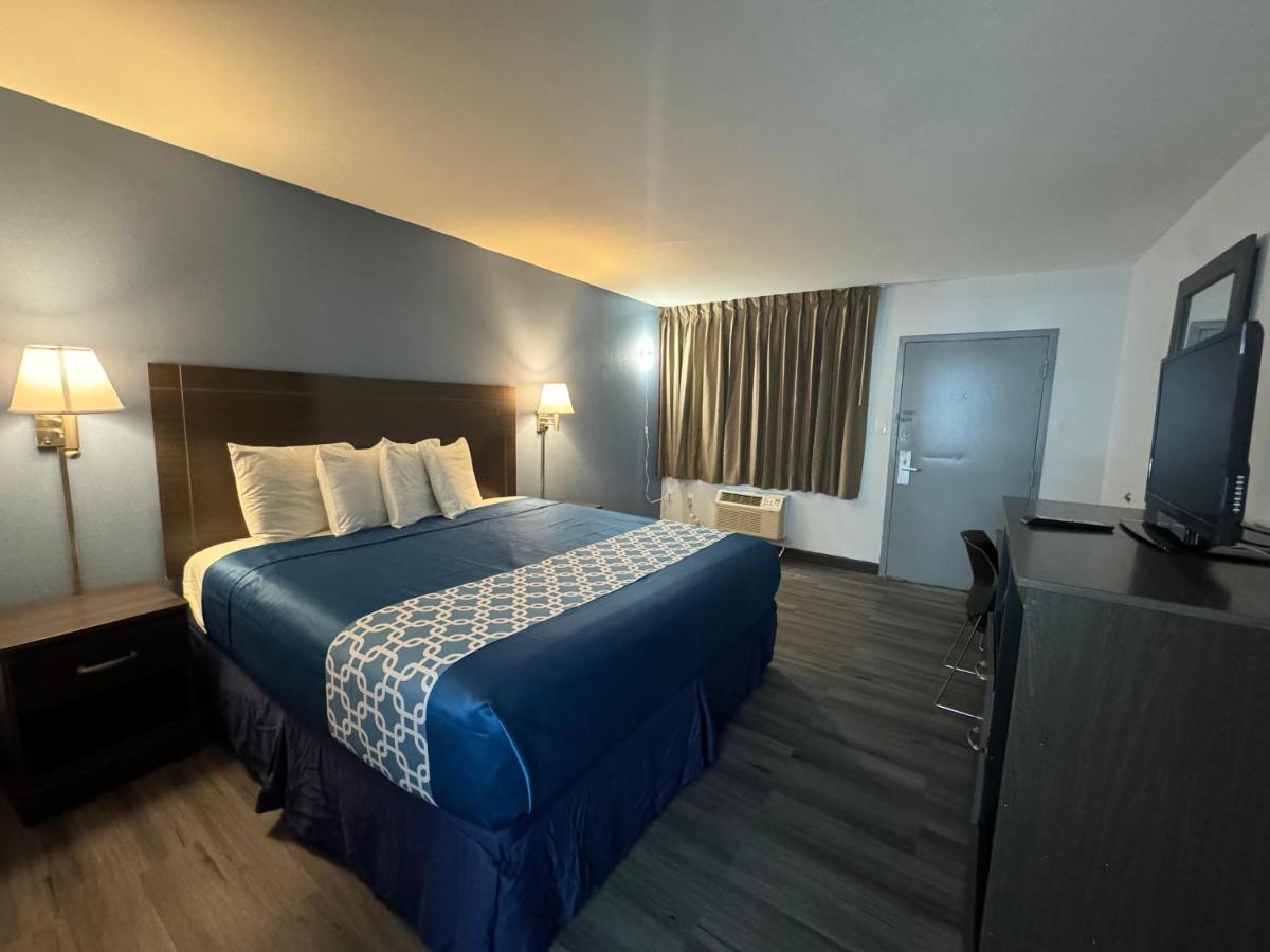 Econo Lodge University - image 6