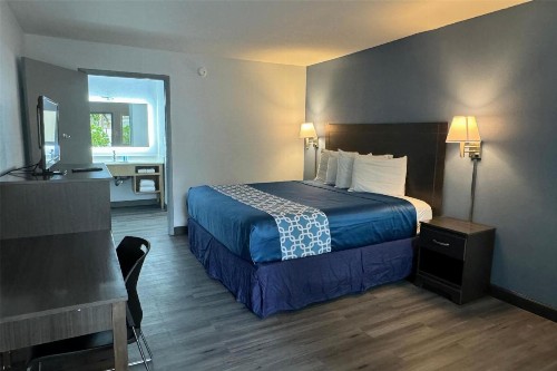 Econo Lodge University - image 7