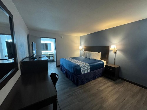 Econo Lodge University - image 8