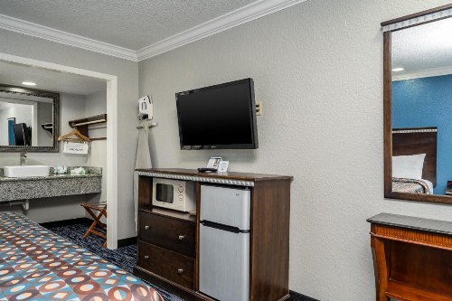 GatorTown Inn - image 10