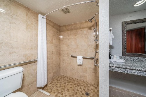 GatorTown Inn - image 12