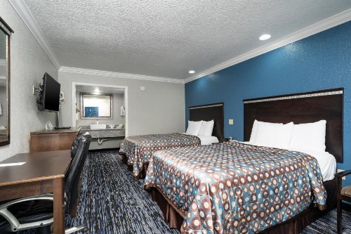 GatorTown Inn - image 13