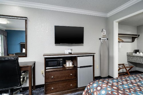 GatorTown Inn - image 14