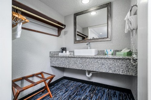 GatorTown Inn - image 15