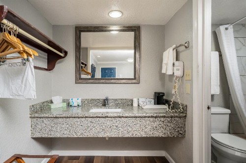 GatorTown Inn - image 19