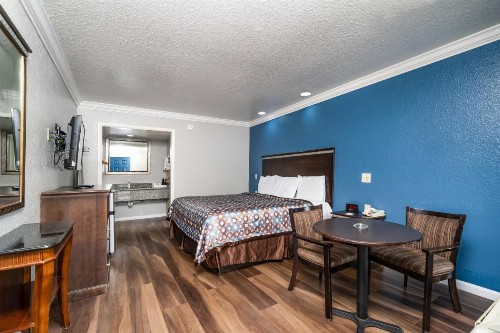 GatorTown Inn - image 25