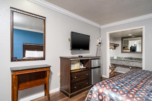 GatorTown Inn - image 26